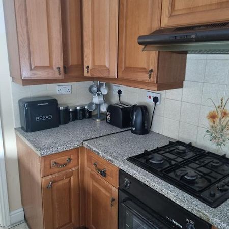 Cheerful 3-Bedroom House ไบร์ลีย์ฮิล ภายนอก รูปภาพ