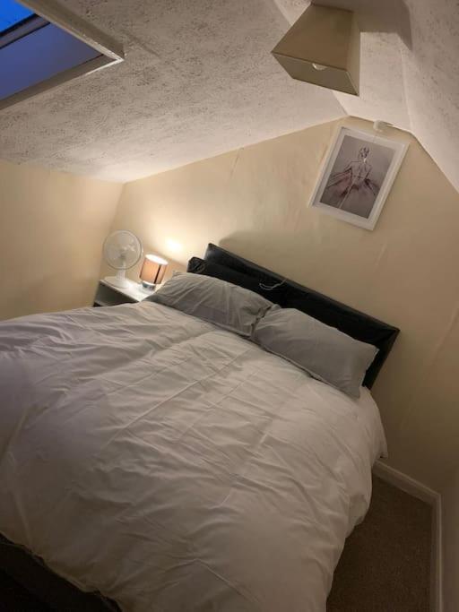 Cheerful 3-Bedroom House ไบร์ลีย์ฮิล ภายนอก รูปภาพ